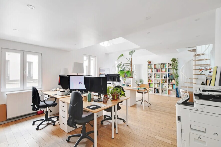 Office in Paris for lease - Interior Photo - Image 3 of 15