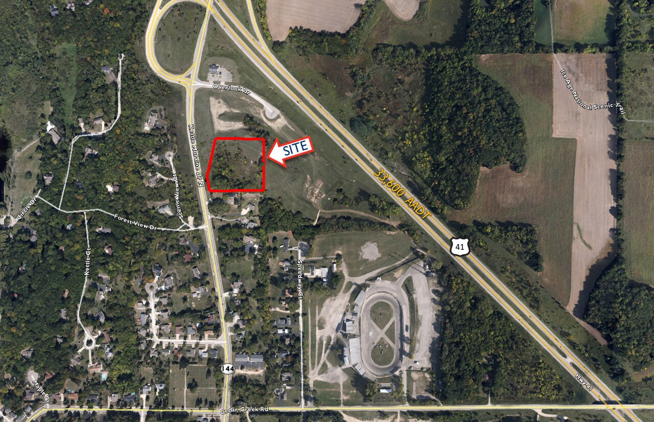 4160 N Kettle Moraine Dr, Slinger, WI 53086