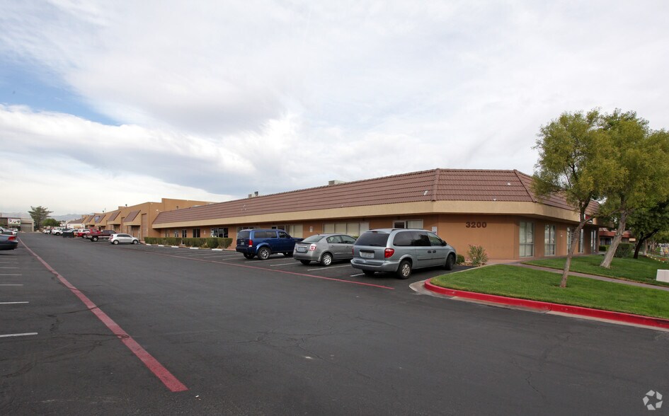 3400 W Desert Inn Rd, Las Vegas, NV for lease - Building Photo - Image 2 of 2