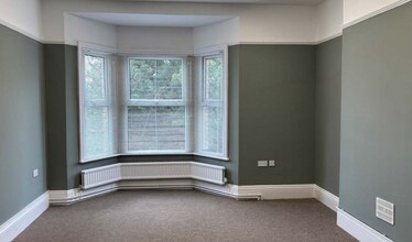 4 Gold Tops, Newport for lease Interior Photo- Image 1 of 4