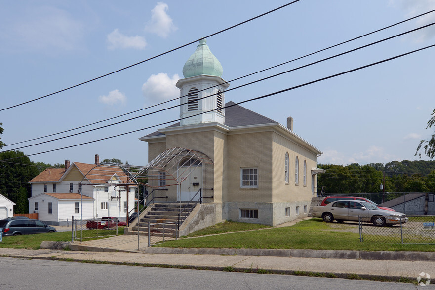 33 Bouvier Ave, Manville, RI for sale - Primary Photo - Image 1 of 1