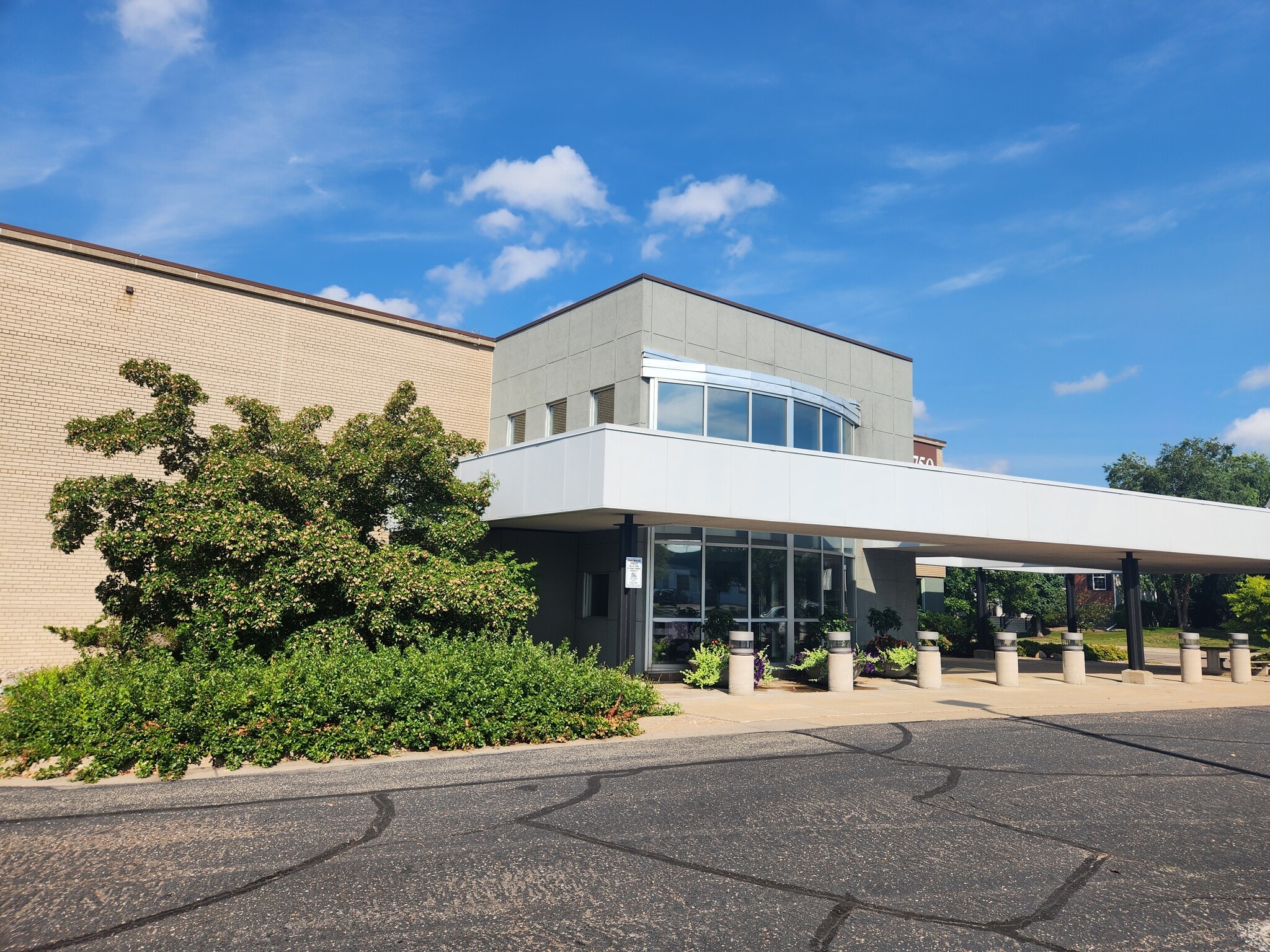 750 2nd St NE, Hopkins, MN for lease Building Photo- Image 1 of 16