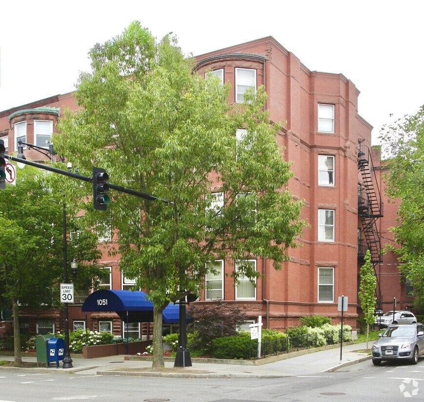 1051 Beacon St, Brookline, MA for sale Primary Photo- Image 1 of 1