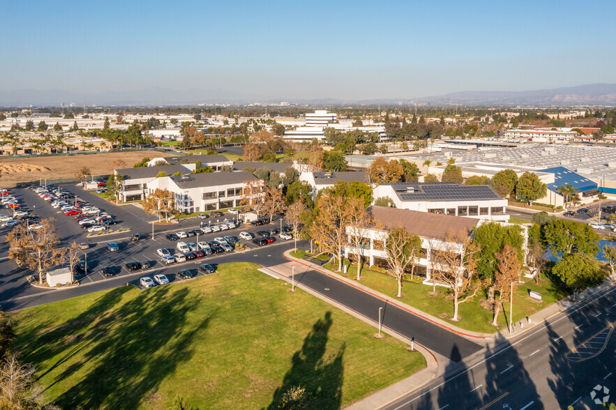 3700 S Susan St, Santa Ana, CA for lease - Building Photo - Image 3 of 19