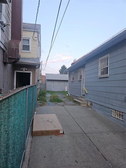 7505 88th St, Glendale, NY for lease - Building Photo - Image 2 of 15