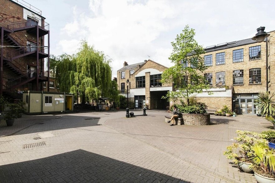 15 Hackney Rd, London for sale - Building Photo - Image 2 of 21