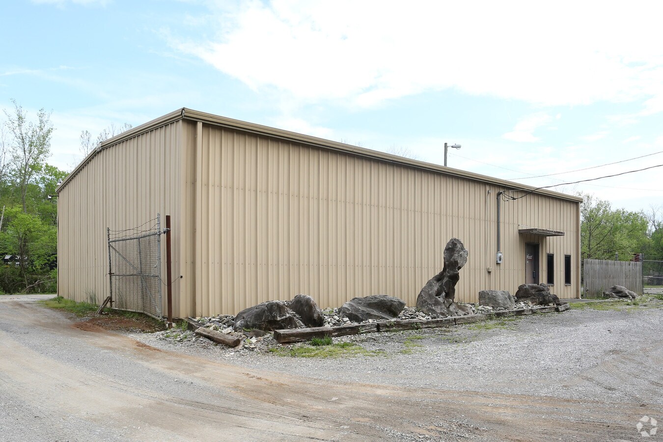 1514 W Emory Rd, Powell, TN 37849