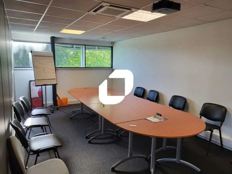 Office in Pessac for lease - Interior Photo - Image 2 of 10