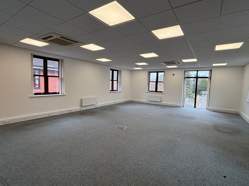 Liston Road, Marlow for lease Interior Photo- Image 1 of 3