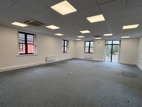 Liston Road, Marlow for lease Interior Photo- Image 1 of 3