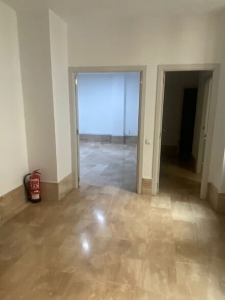 Office in València for lease - Building Photo - Image 2 of 24