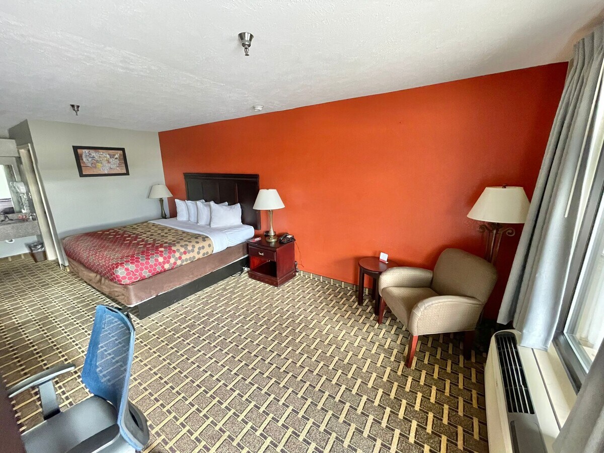 1530 Highway 16 W, Philadelphia, MS 39350