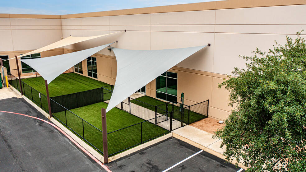 654 Richland Hills Dr, San Antonio, TX for lease - Building Photo - Image 3 of 13