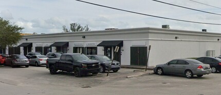 7050 SW 44th St, Miami, FL for lease Building Photo- Image 1 of 2