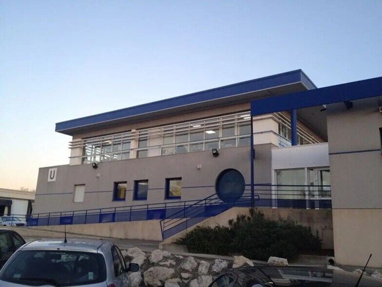 Office in Avignon for lease - Building Photo - Image 2 of 8