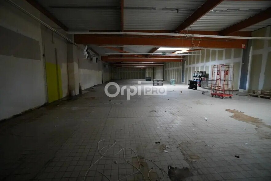 Retail in Talant for lease - Building Photo - Image 2 of 4