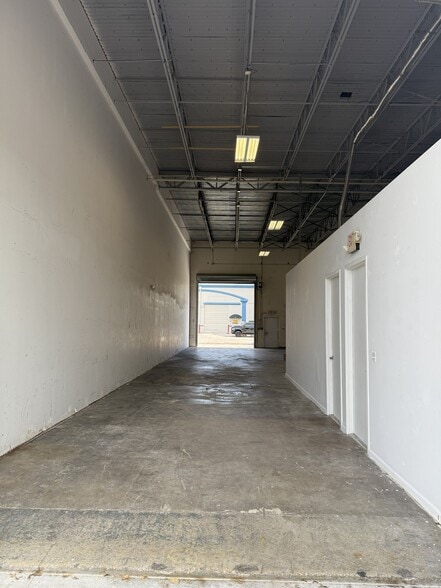 1920 NW 18th St, Pompano Beach, FL for lease - Interior Photo - Image 2 of 7