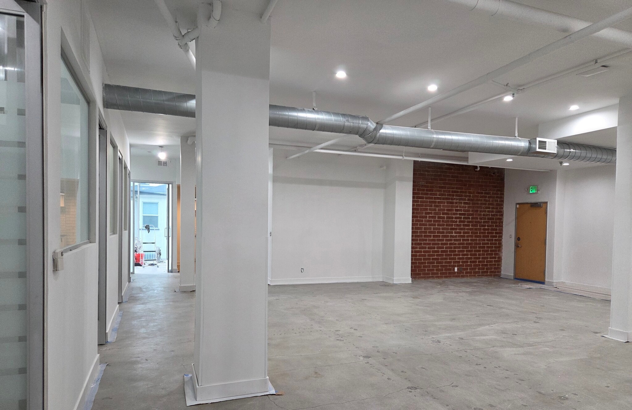 8322 Beverly Blvd, Los Angeles, CA for lease Interior Photo- Image 1 of 5