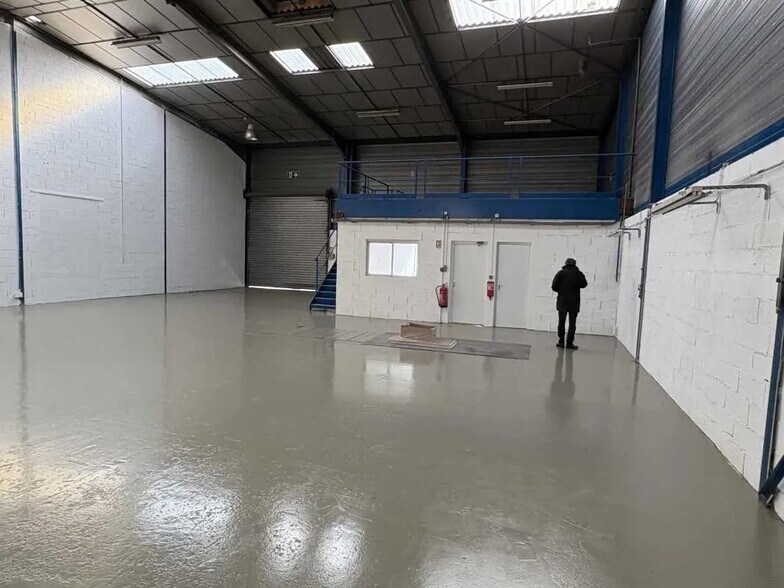 Office in Chassieu for lease - Interior Photo - Image 3 of 12