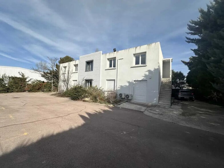 Office in Aix-en-Provence for lease - Building Photo - Image 2 of 16