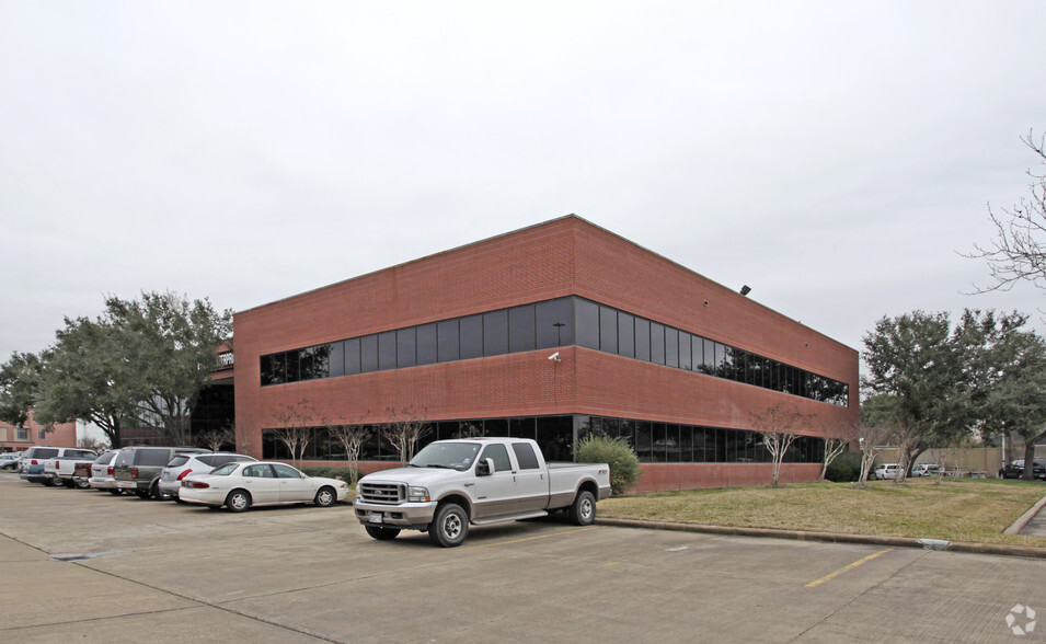 13313 Southwest Fwy, Sugar Land, TX for lease - Building Photo - Image 2 of 2