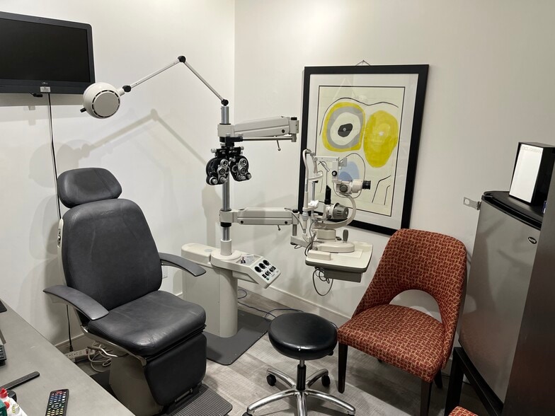 10884 Santa Monica Blvd, Los Angeles, CA for lease - Interior Photo - Image 3 of 10