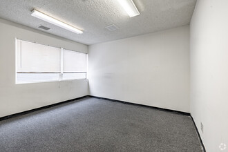 611 S Catalina St, Los Angeles, CA for lease Building Photo- Image 2 of 2