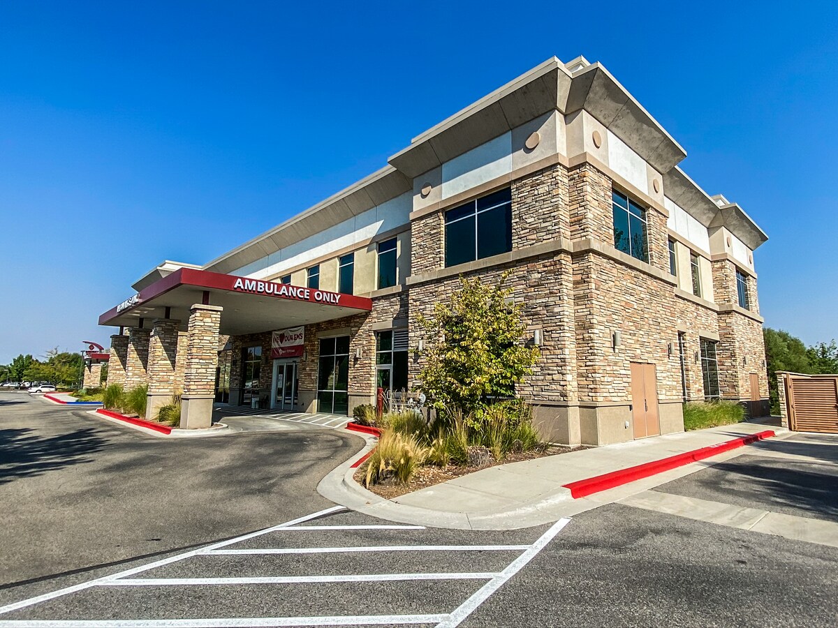 323 E Riverside Dr, Eagle, ID 83616 Eagle Health Plaza