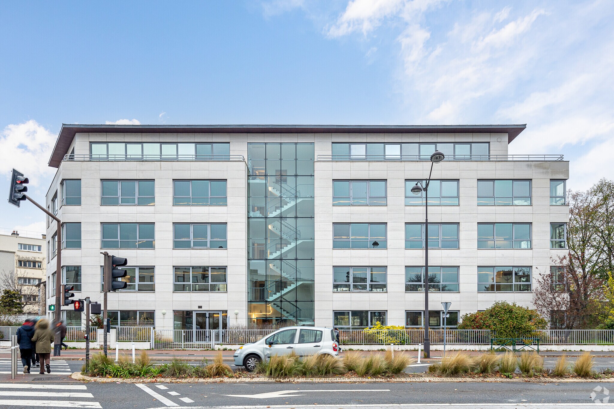 Office in Rueil-Malmaison for lease Primary Photo- Image 1 of 3