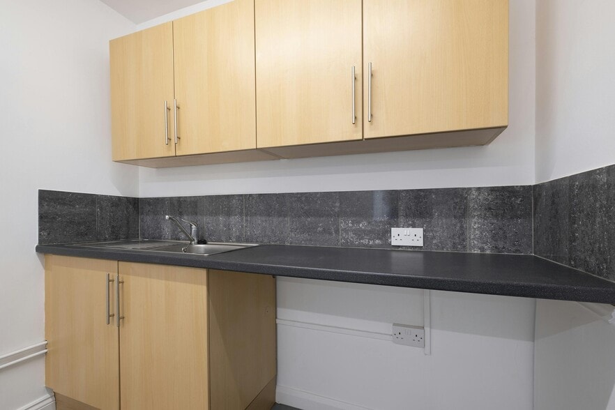 Tay Rd, Birmingham for lease - Interior Photo - Image 3 of 4