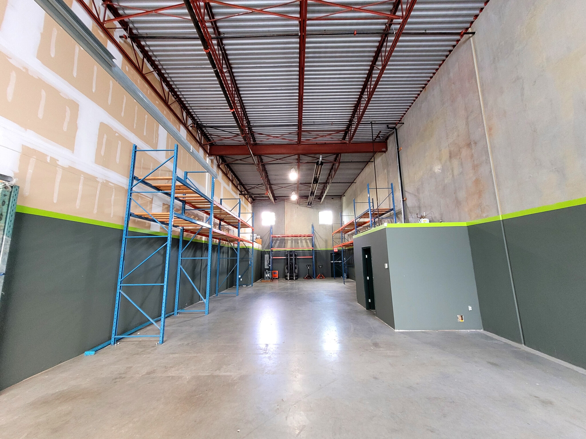 2071 Kingsway Ave, Port Coquitlam, BC for lease Interior Photo- Image 1 of 2