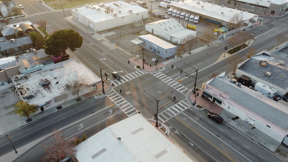 731 21st St, Bakersfield, CA for lease - Building Photo - Image 2 of 9