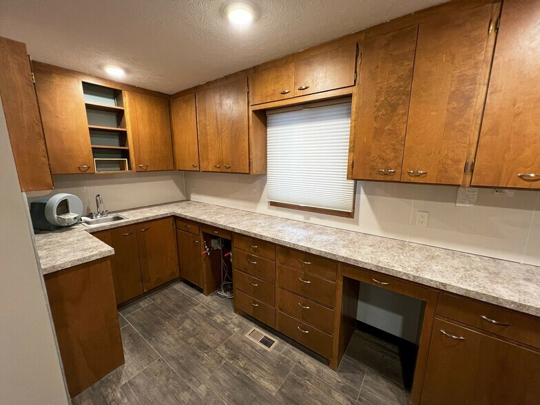 622 N Burlington Ave, York, NE for sale - Building Photo - Image 3 of 6