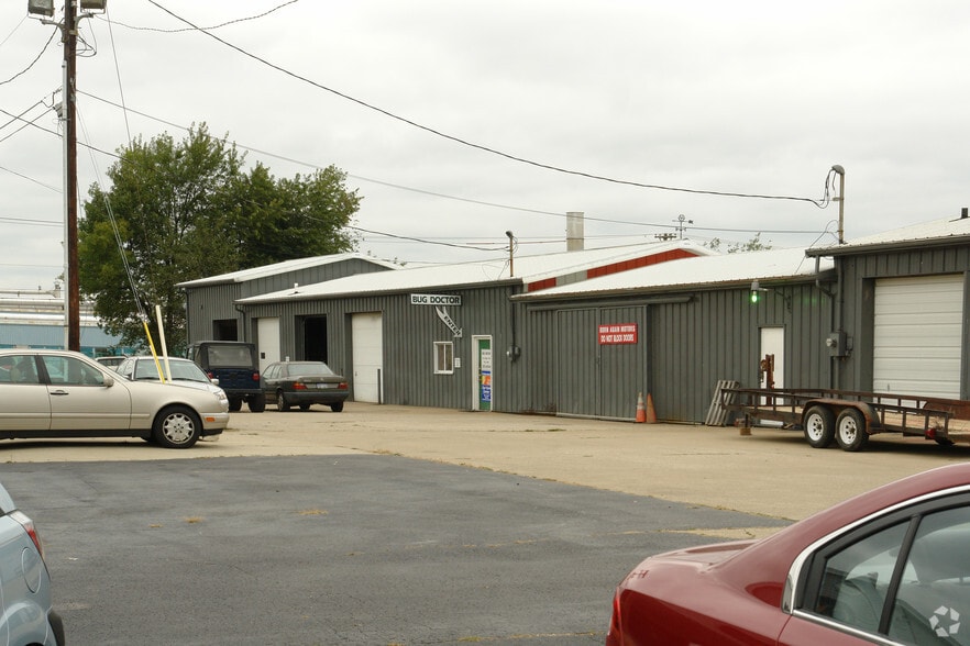 111 Crossfield Dr, Versailles, KY for lease - Building Photo - Image 2 of 2