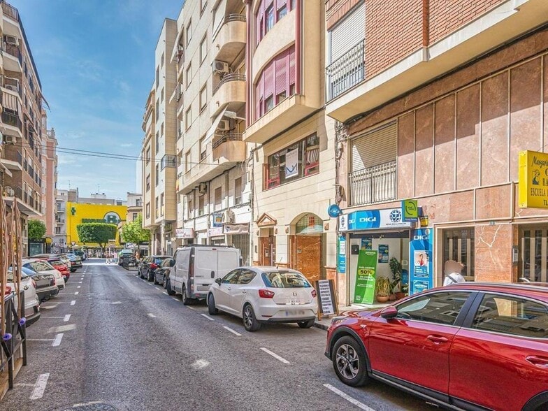 Carrer Ruperto Chapí, 15, Elche, Alicante for sale - Building Photo - Image 2 of 10