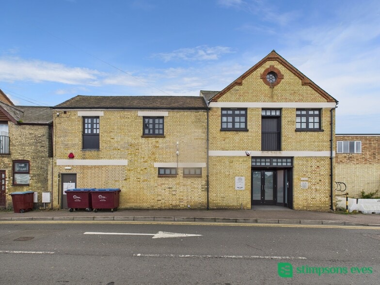 56 Church St, Biggleswade for lease - Building Photo - Image 1 of 8