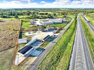 More details for 389 Interstate 35 S, Devine, TX - Industrial for Lease