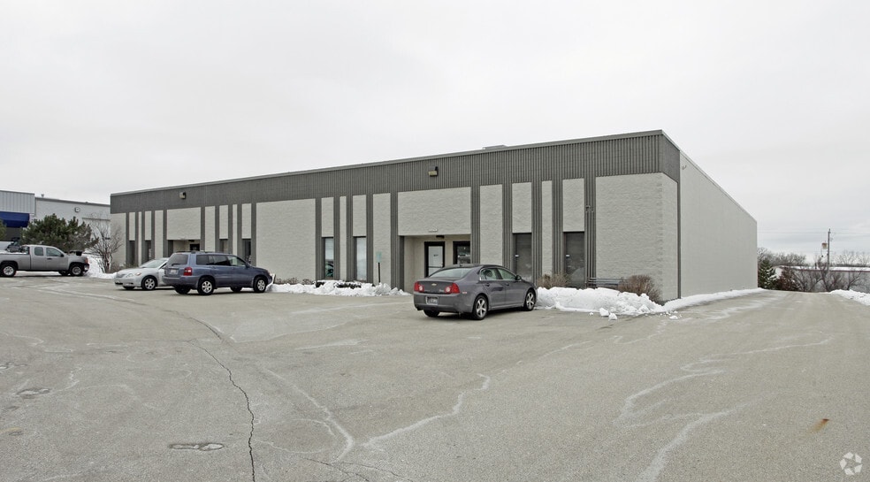 W226N781 Eastmound Dr, Waukesha, WI for lease - Building Photo - Image 2 of 5