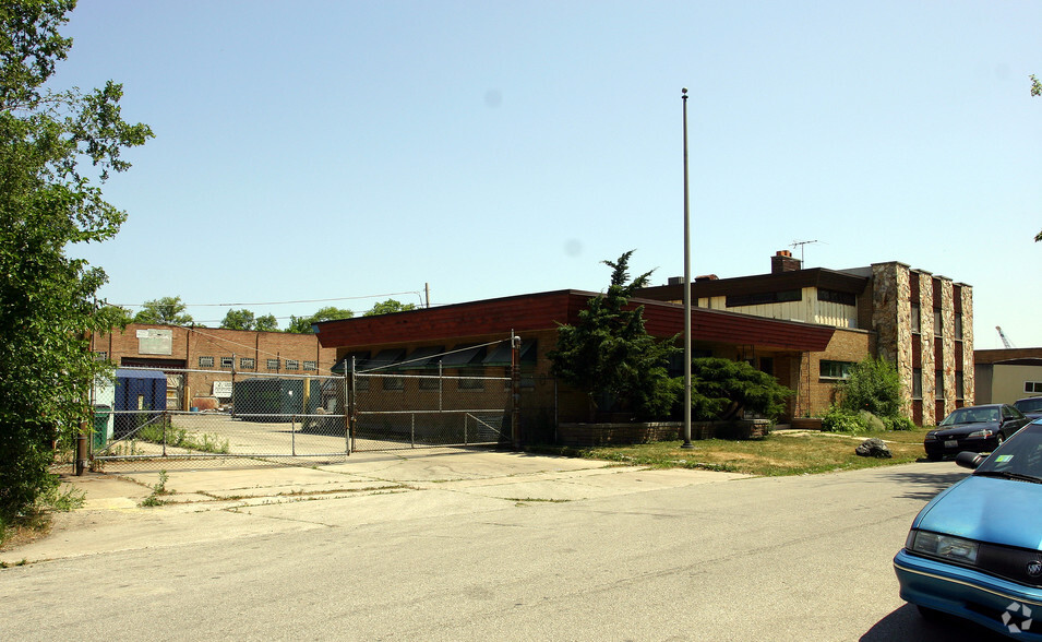 222 E 135th Pl, Chicago, IL for sale - Primary Photo - Image 2 of 2