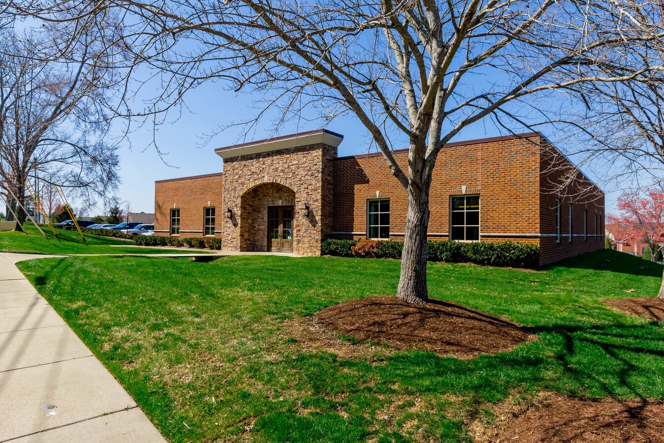 212 N Castle Heights Ave, Lebanon, TN 37087