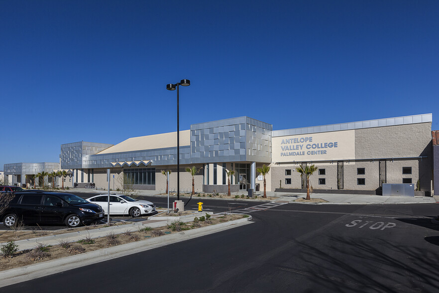 2111-2361 E Palmdale Blvd, Palmdale, CA for lease - Building Photo - Image 1 of 9