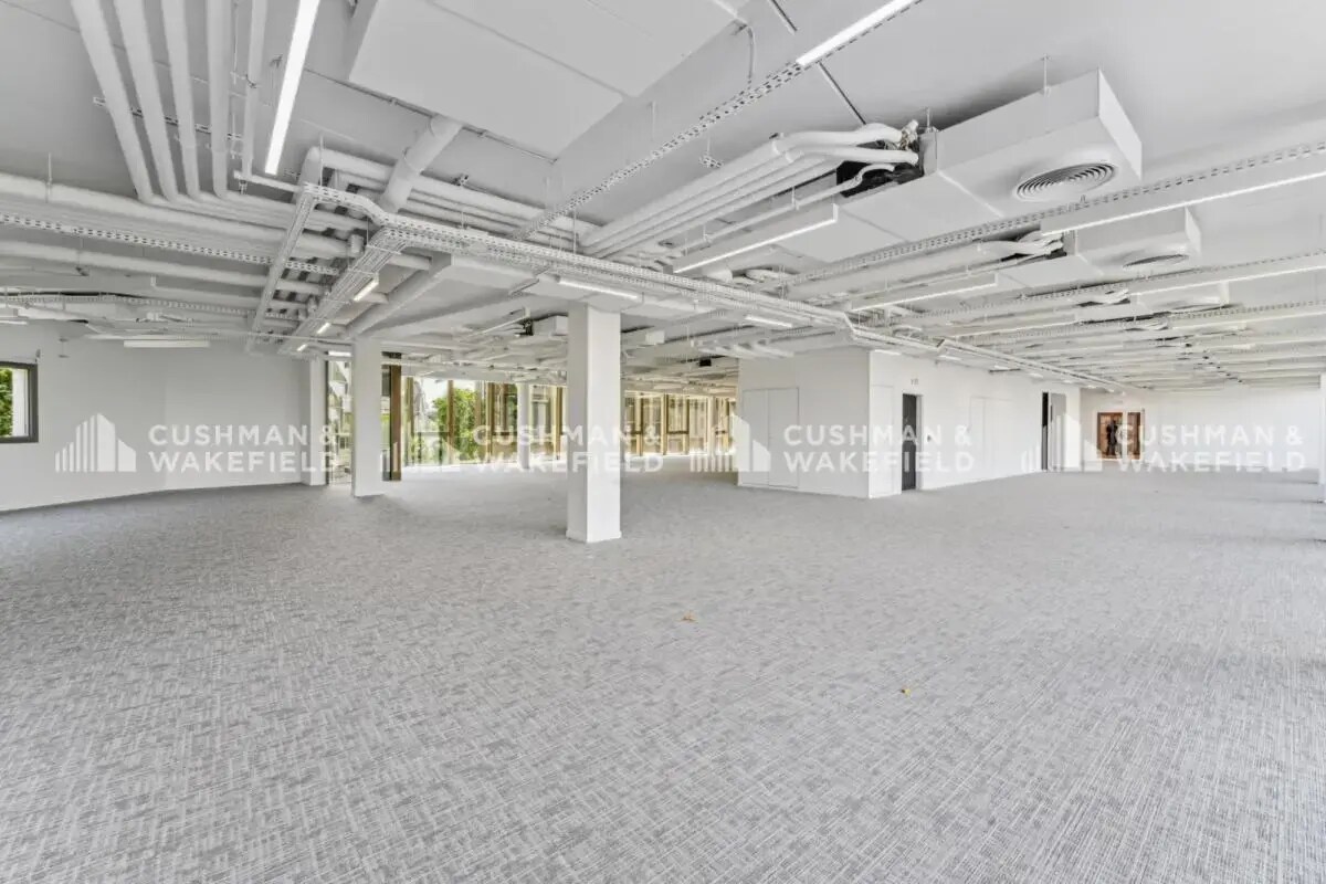 Office in Boulogne-Billancourt for lease Interior Photo- Image 1 of 2