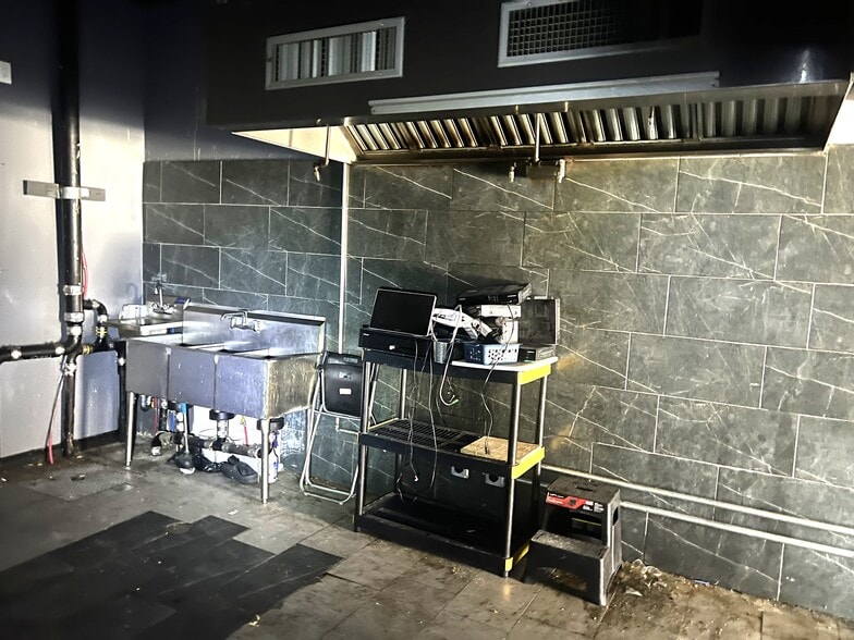 1775 Flatbush Ave, Brooklyn, NY for lease - Building Photo - Image 3 of 5