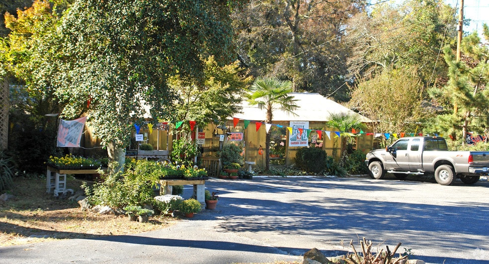 Portfolio of 3 Commercial Assets portfolio of 3 properties for sale on LoopNet.com - Primary Photo - Image 2 of 2