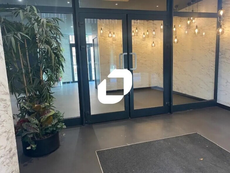 16 Rue De Tournai, Lille for lease - Lobby - Image 2 of 7