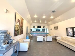 3015 S Crenshaw Blvd, Los Angeles, CA for lease Building Photo- Image 2 of 6
