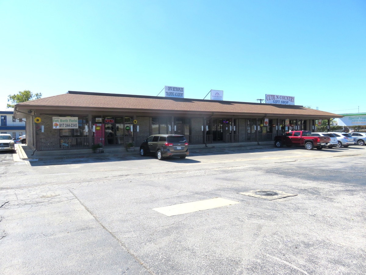 82478255 Camp Bowie, Fort Worth, TX 76116