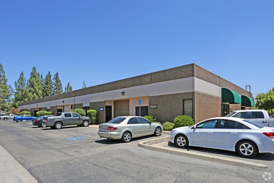 351 W Cromwell Ave, Fresno, CA for sale - Building Photo - Image 1 of 1
