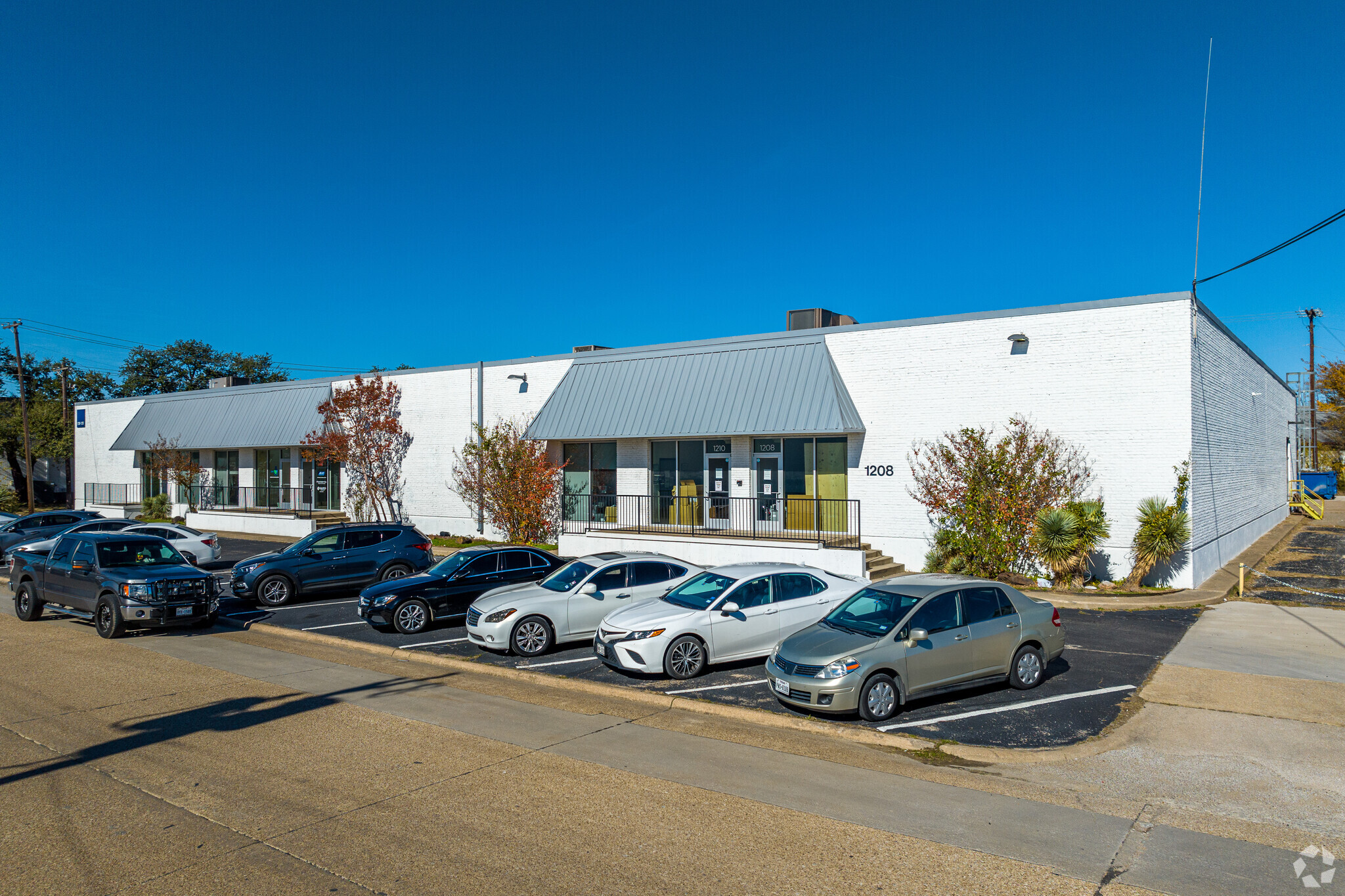 1208-1216 Tappan Cir, Carrollton, TX for sale Primary Photo- Image 1 of 6