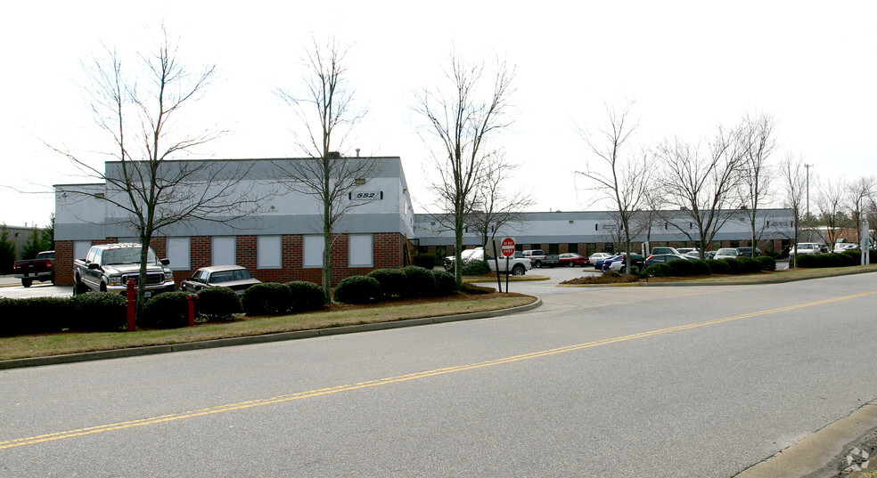 552 Central Dr, Virginia Beach, VA for lease - Building Photo - Image 2 of 5